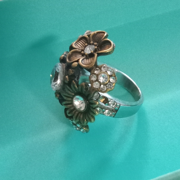 Gorgeous Custom Designed Creations Flower Power Ring - Picture 3 of 6